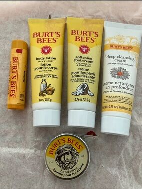 Burt's Bees Yellow Travel Skincare Set